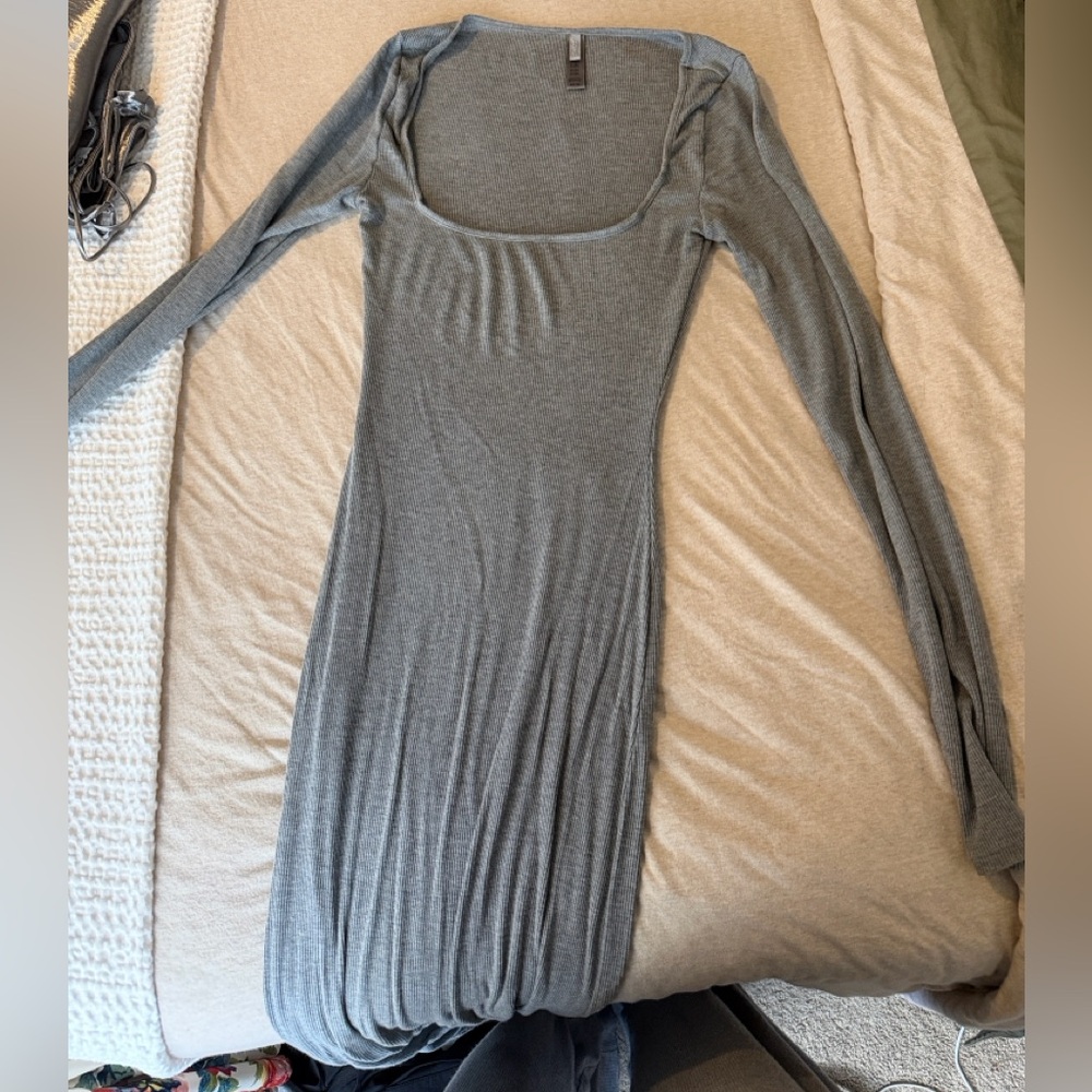Gray ribbed skims dress